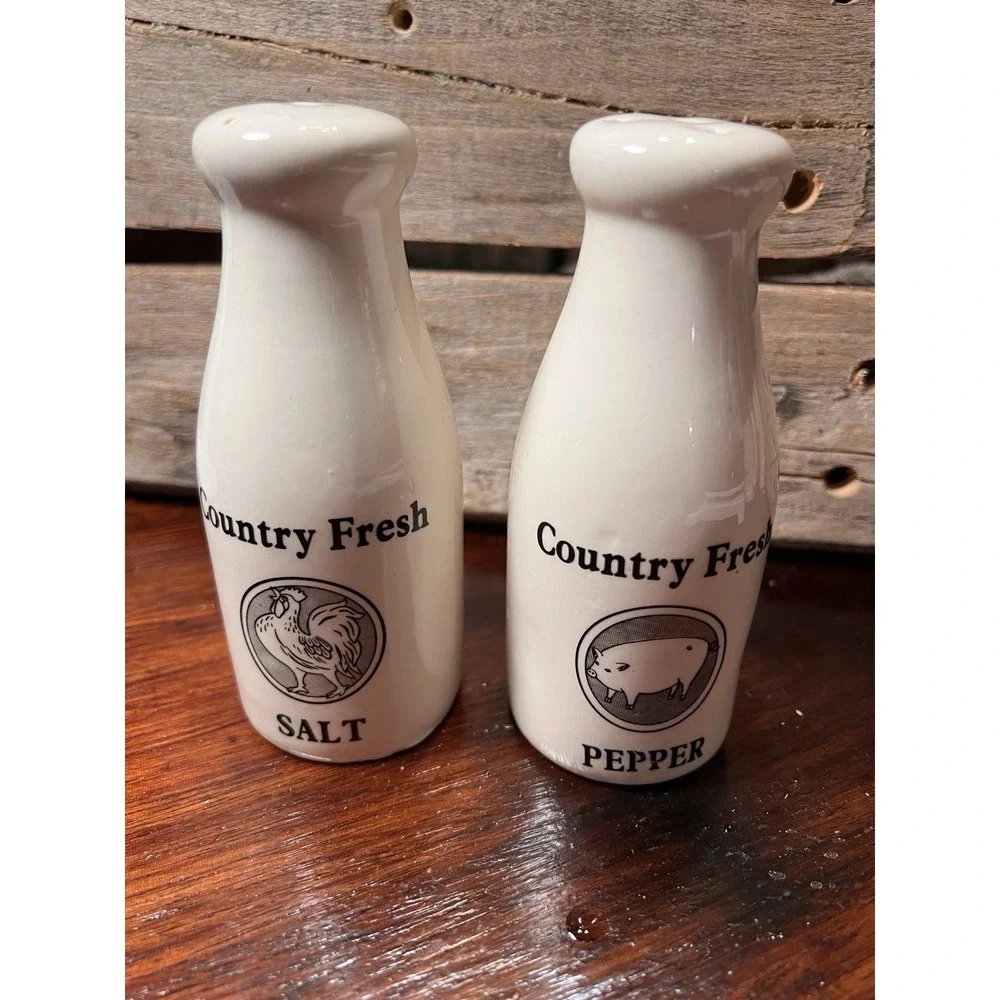 Farm Country Fresh Milk‎ Bottle Salt and Pepper Shakers Vintage Rooster and Pig